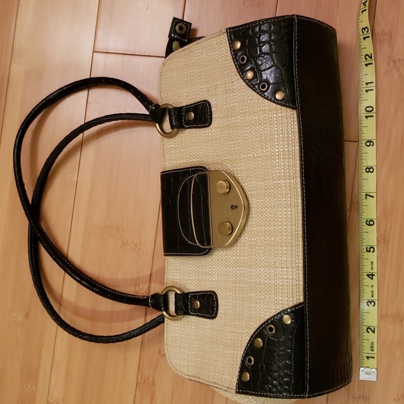 Basket weave purse with faux look black trim - Picture 12 of 12